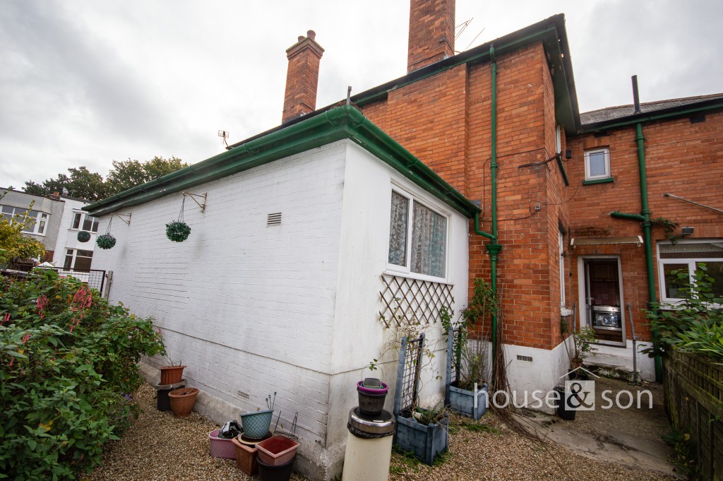 Lot: 105 - FLAT FOR IMPROVEMENT WITH PARKING TO REAR AND GARDEN - Side and rear elevation